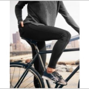 Athleta Metro legging with POCKETS
